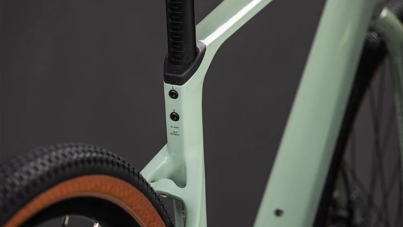 CUBE Nuroad C:62 ONE aloegreen´n´black