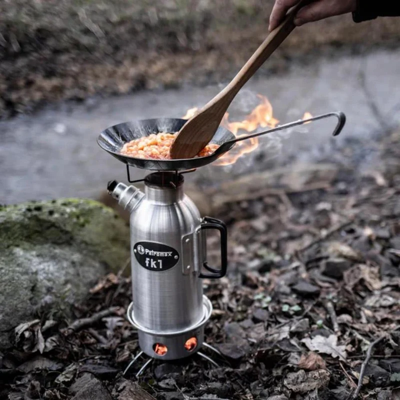 Petromax Schmiedeeiserne Pfanne SP28, Ø 28 cm, für alle Herdarten und offenes Feuer, exzellente Wärmeleitfähigkeit, langlebig, natürliche Patina