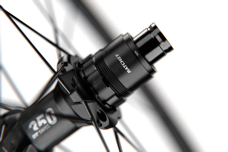 DT Swiss Laufrad GR 1600 SPLINE 29" 622 x 25 mm schwarz - vielseitiges Gravel- und Bikepacking-Laufrad