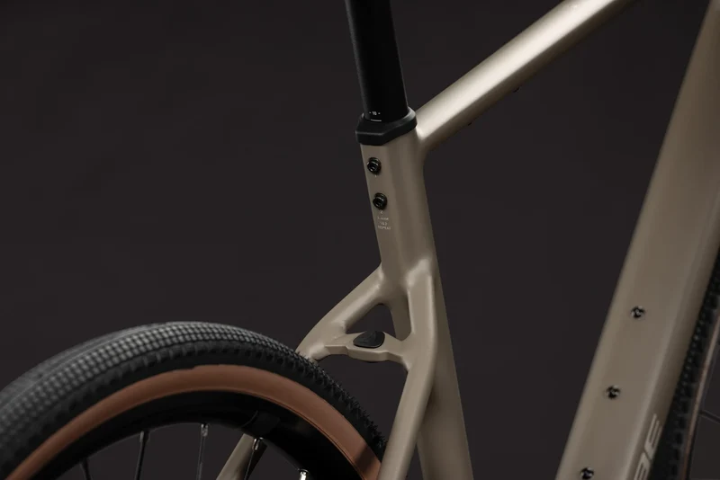 Cube Nuroad One wood´n´grey 2027