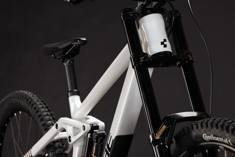 Cube Two15 Race powdergold´n´black 2027
