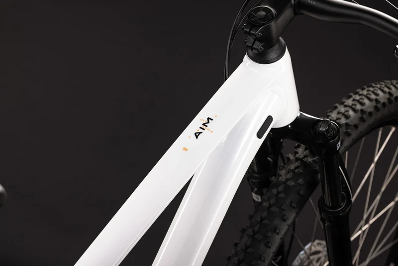 Cube Aim One metallicwhite´n´black 2027