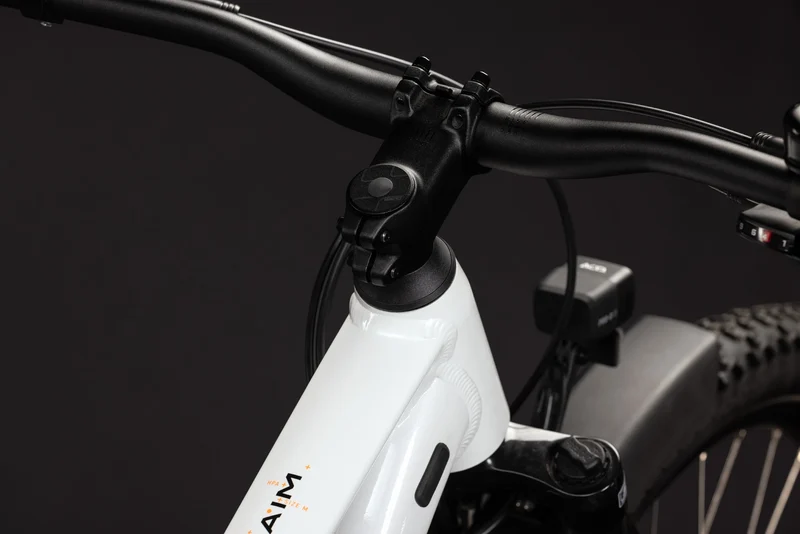 Cube Aim One FE metallicwhite´n´black 2027