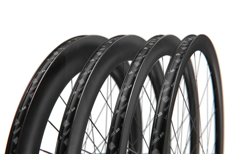 DT Swiss Laufrad ARC 1400 Dicut Disc 622 x 38 mm Schwarz - leichtes Aero-Carbon-Laufrad