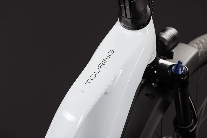 Cube Touring Hybrid ONE 600 metallicwhite´n´chrome Trapeze 2027