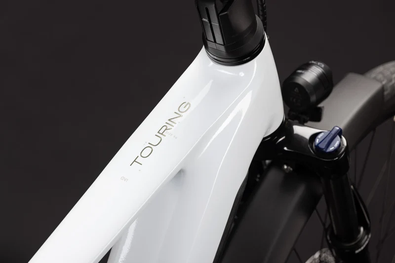 Cube Touring Hybrid ONE 600 metallicwhite´n´chrome 2027