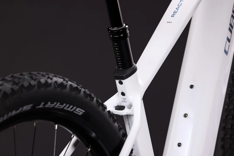 Cube Reaction Hybrid Race 800 snow´n´black 2027