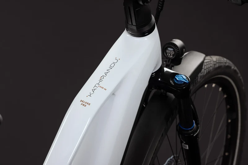 Cube Kathmandu Hybrid Deluxe Pro 800 metallicwhite´n´chrome Trapeze 2027