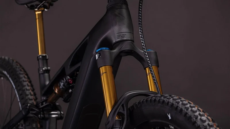 CUBE Stereo Hybrid ONE44 HPC AT 800 carbon´n´gold
