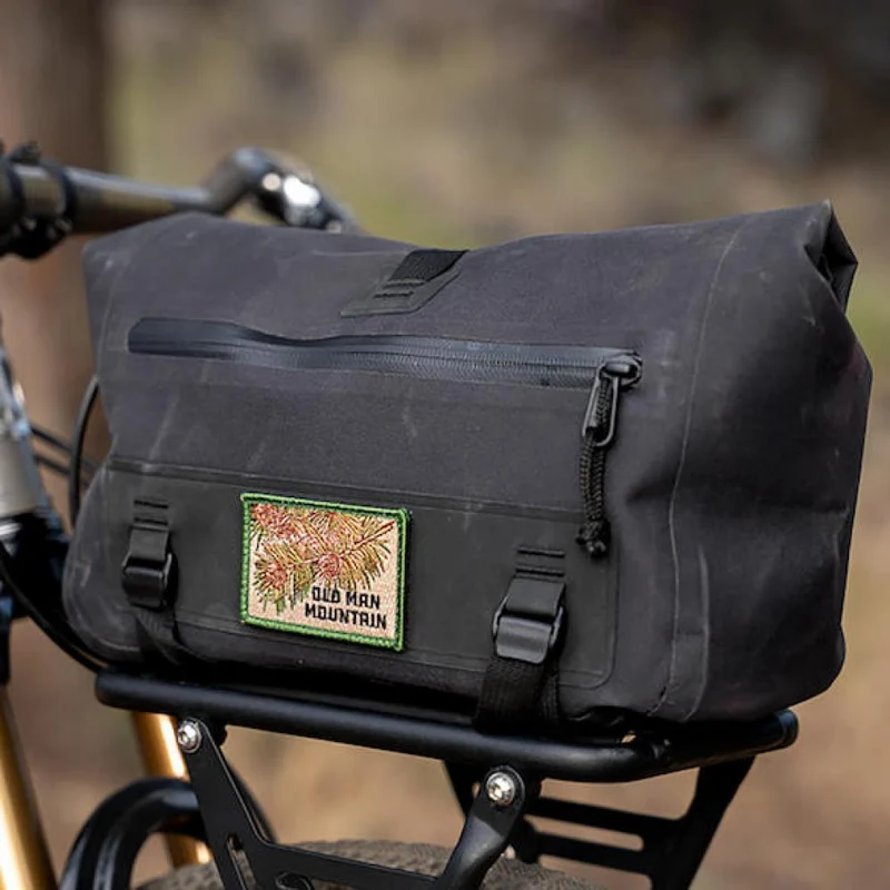 Old Man Mountain Gepäcktasche Juniper ca. 25,4 x 17,8 x 22 Schwarz - wasserdichte Bikepacking-Tasche