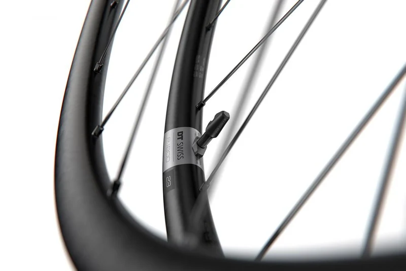 DT Swiss Laufrad P 1800 SPLINE 29" 622 x 23 mm schwarz - leichtes Disc-Rennrad-Laufrad