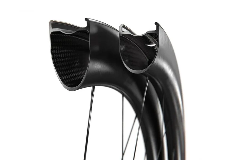 DT Swiss Laufrad CRC 1400 Spline Disc 622 x 22 mm Schwarz - aerodynamisches Carbon-Hinterrad