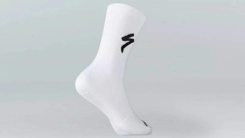 SOFT AIR TALL LOGO SOCK WHT/BLK L - Hohe Sportsocken mit Logo in Weiß/Schwarz - Bekleidung