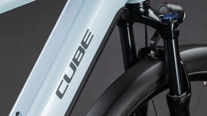 CUBE Touring Hybrid ONE 600 glacier´n´reflex