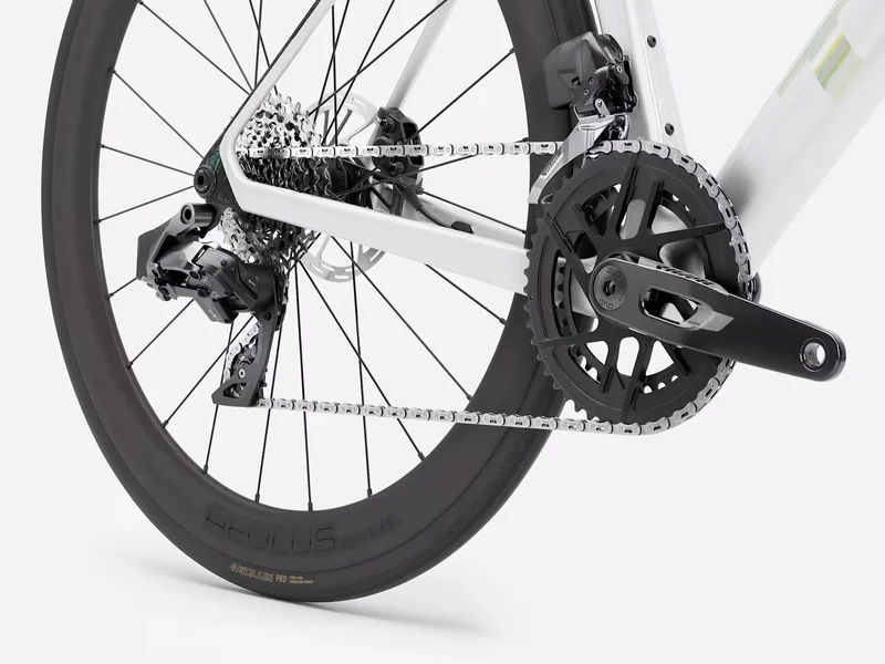 Trek Madone SL 6 AXS Gen 8 Crystal White/Smoke 2026
