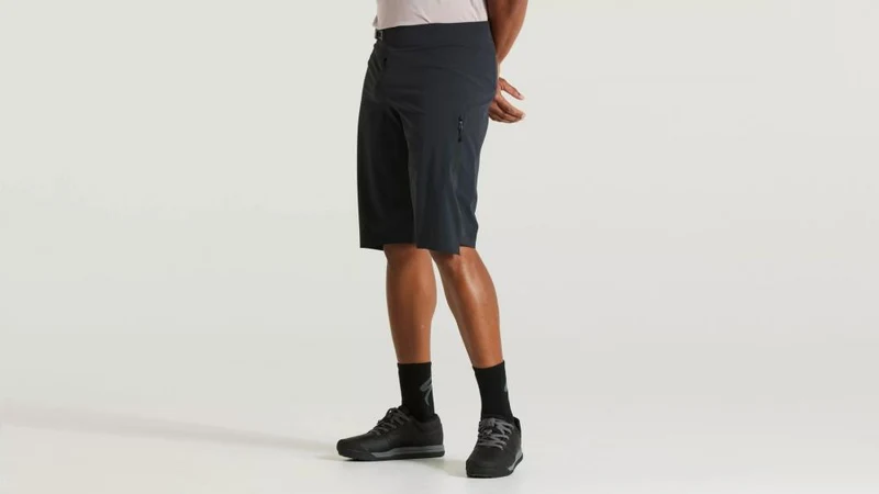 TRAIL AIR SHORT MEN BLK 38 - Atmungsaktive Herren Trail-Running Shorts Schwarz Größe 38